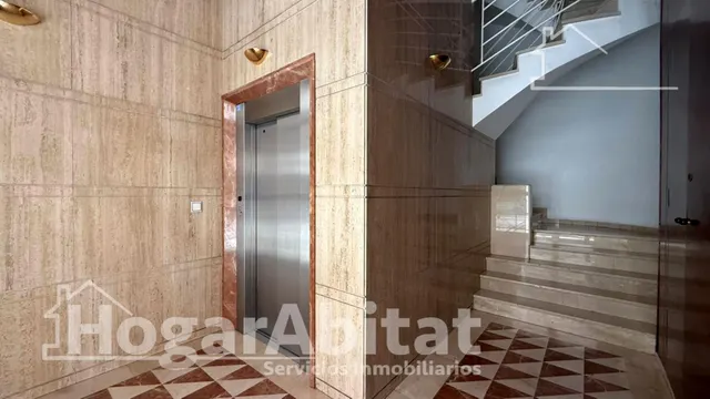¡OPORTUNIDAD! REFORMADO Y EXTERIOR CON ASCENSOR EN EL CENTRO — 32