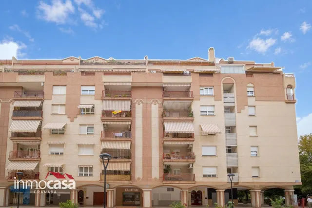 Se Vende amplio piso en zona Villarejo, con Terraza y Vistas - foto 3