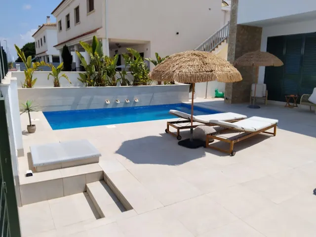 Villa independiente de 3 dormitorios con piscina privada en Daya Nueva — 22