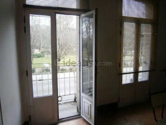GRAN OPORTUNIDAD PARA INVERSION, BAJO COMERCIAL Y VIVIENDA F - foto 2