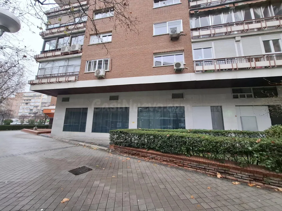 SE VENDE LOCAL EN RENTABILIDAD EN CALLE MAURICIO LEGENDRE 4.