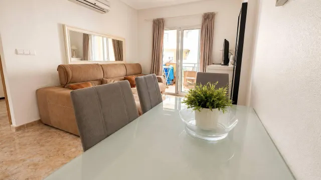 Apartamento turístico en primera línea de mar con piscina, garaje y solárium panorámico — 11