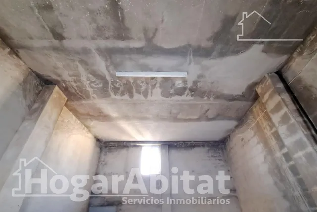 ¡OPORTUNIDAD INCREÍBLE! TERRENO URBANO AMPLIO Y CON COCHERA — 28