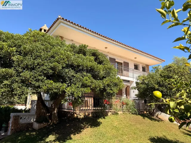 EN EXCLUSIVA GRAN CHALET EN ZONA AMERADORS VINARÒS! PARCELA 