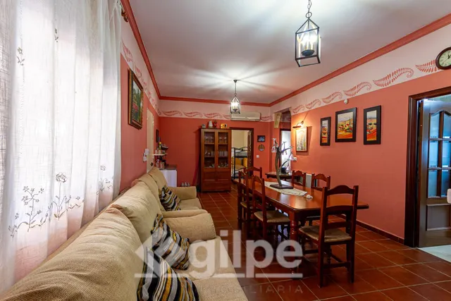 Chalet en venta en Marchena. — 18