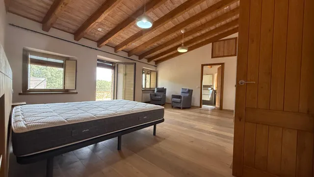 EXCLUSIVA CASA RÚSTICA CON JARDÍN, PISCINA Y VISTAS ABIERTAS — 24