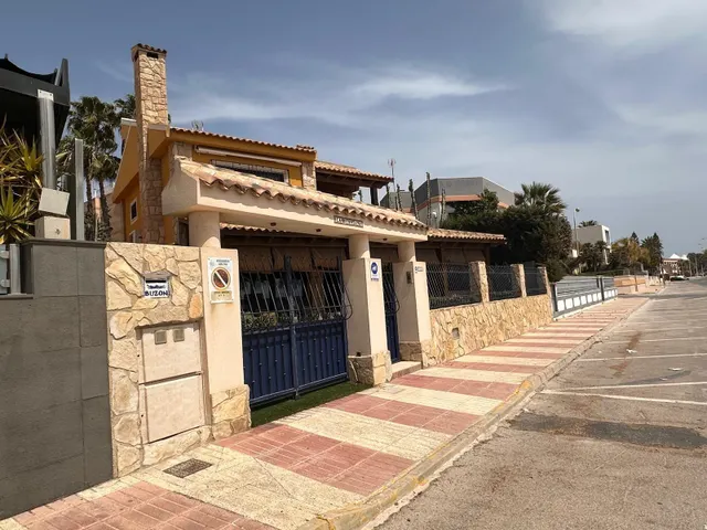 Exclusivo Chalet en Primera Línea de Mar en Santa Pola — 32