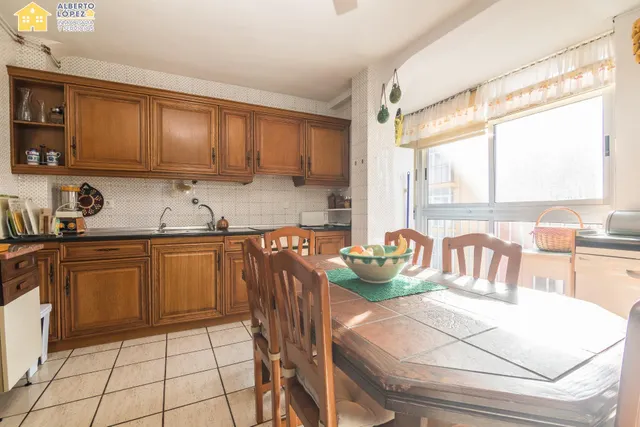 Apartamento en venta en primera línea de playa en Los Arenales del Sol, la propiedad está afectada por la Ley de Costas — 17