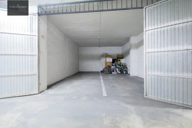 Se vende plaza de aparcamiento cerrada junto Alhamar — 7