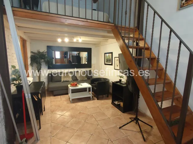 Piso reformado de una habitación con terraza en Finca antigua en Sants. — 6