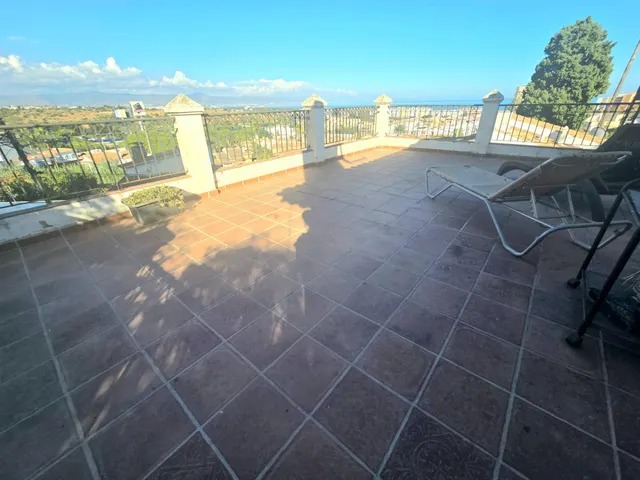 Chalet independiente con gran jardín y espectaculares vistas al mar — 13