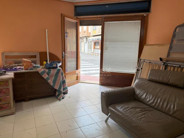 SE VENDE LOCAL COMERCIAL CON POSIBILIDAD DE CAMBIO DE USO — 2