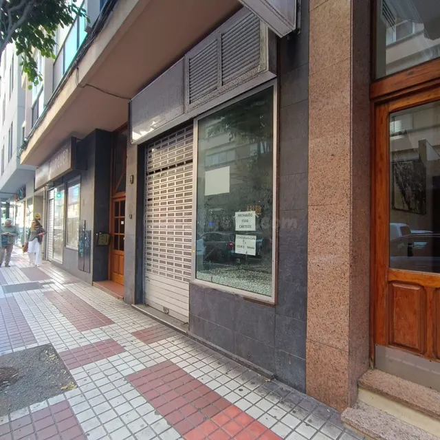 Local comercial 310m² en alquiler - Paseo de Chil - foto 2