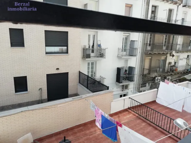 PISO AMPLIO EN LAS PEATONALES — 35