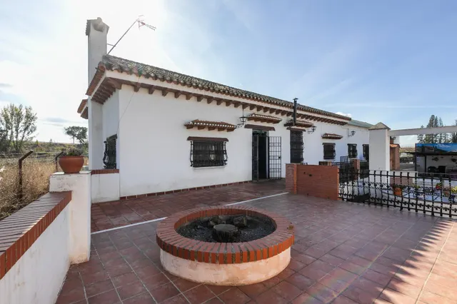 Cortijo grande más finca de 27000 metros — 18