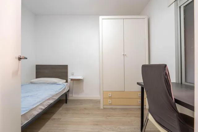 Piso de 5 dormitorios ideal para INVERSORES junto a edificio Junta Andalucía de Almanjáyar — 15