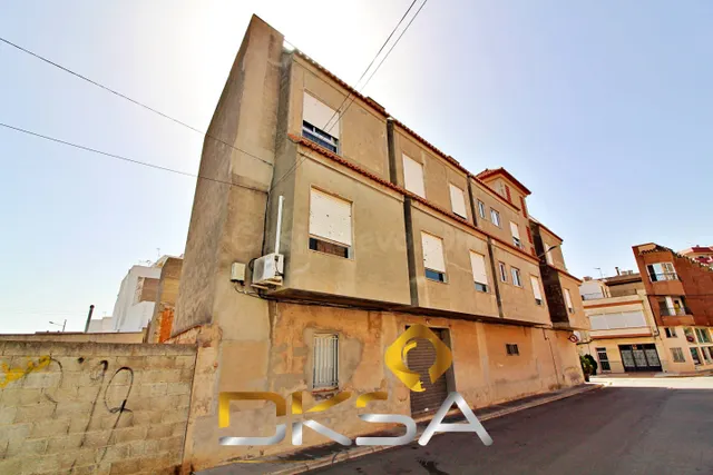 DOS VIVIENDAS, LOCAL, GARAJE Y TERRAZA EN UN MISMO EDIFICIO - foto 2