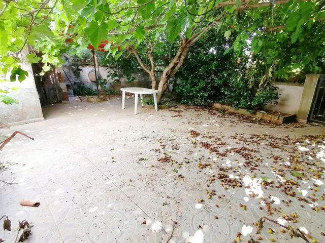 Amplia Casa con Gran Patio en Hinojal Ideal para Reformar -  - foto 3