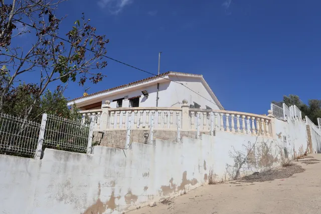 MASIA VALLADA CON PISCINA, ZONA PARA CABALLOS Y MAS DE 2 HECTAREAS DE TERRENO — 40