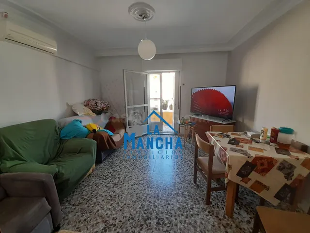 INMOBILIARIA LA MANCHA VENDE CASA DE DOS PLANTAS EN ZONA PED - foto 3