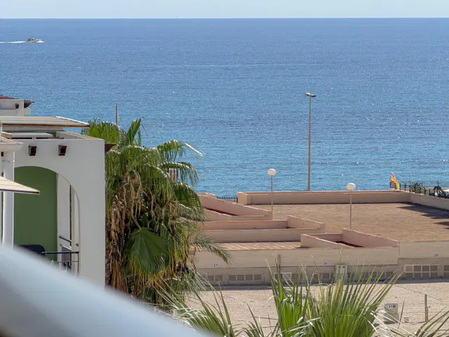 La Veleta! Espectacular apartamento con increíble diseño y Licencia turística+ Amplia terraza con vistas panorámicas y laterales al mar (250 mts playa) — 24