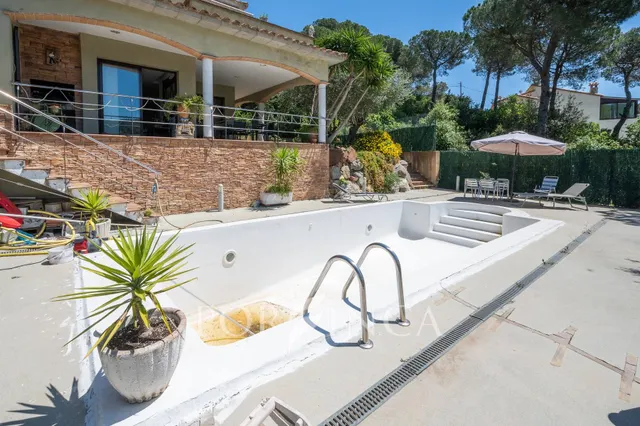 Encantadora villa con piscina y vistas panorámicas en Calonge Costa Brava — 7