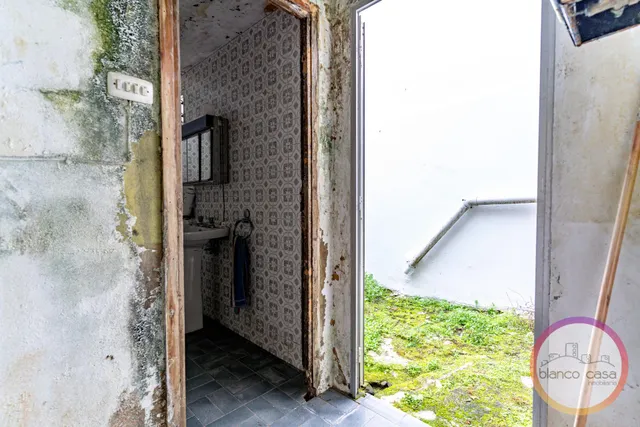¡UNA CASA para REFORMAR a tu gusto en  CARBALLO( A Coruña) por 59.900€! — 24