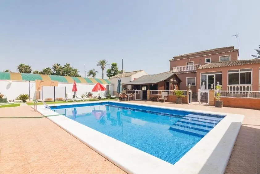 SE VENDE CHALET ZONA LA HOYA