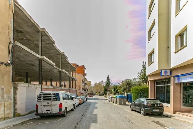 LOCAL COMERCIAL EN VENDA  A IGUALADA - PASSEIG VERDAGUER — 8