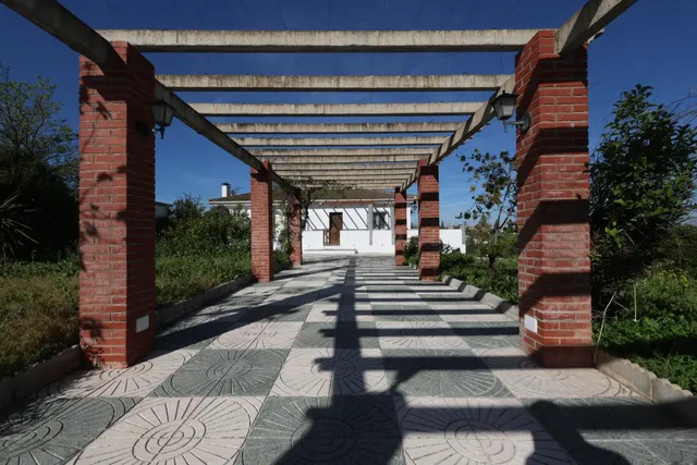 Casa reformada con piscina en parcela de 2.500 m2 (urbano y  - foto 3