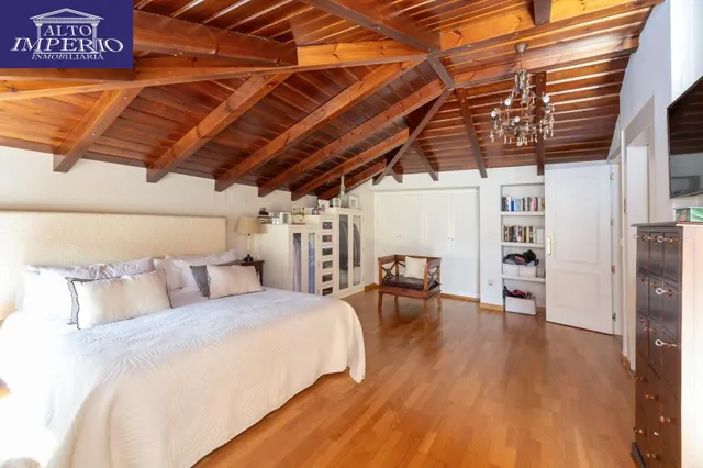 ESPECTACULAR CASA ADOSADA CON PISCINA INDEPENDIENTE — 25