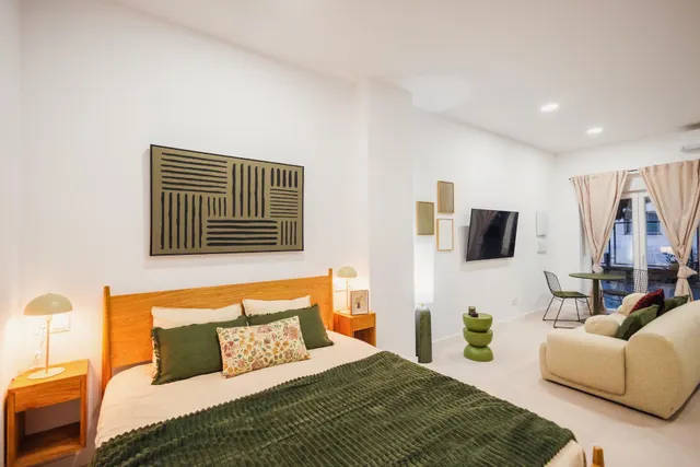 Tu refugio de diseño en el corazón de Granada: Estilo, practicidad y comodidad a pie de calle. — 4