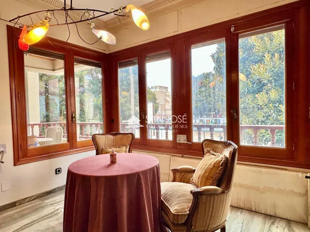 SE VENDE CASA CON PISCINA EN GLORIETA DE NOVELDA. — 30