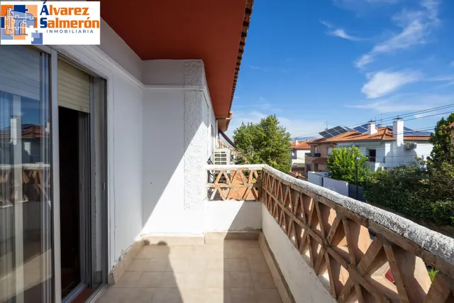 Preciosa casa en Ogíjares con piscina y jardín — 32