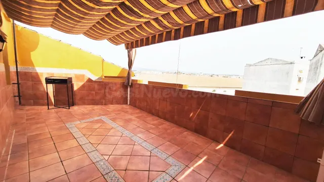 Ático en venta con dos terrazas privadas, muy luminoso y lis