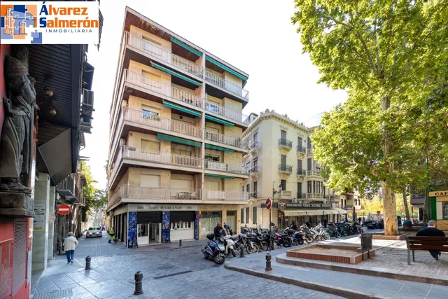 ✨ EXCLUSIVA VIVIENDA REFORMADA EN PLAZA MARIANA PINEDA — 2