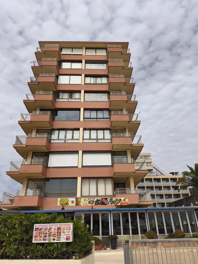 Piso en Primera Línea de Mar Con Licencia Turística en L'Est - foto 3