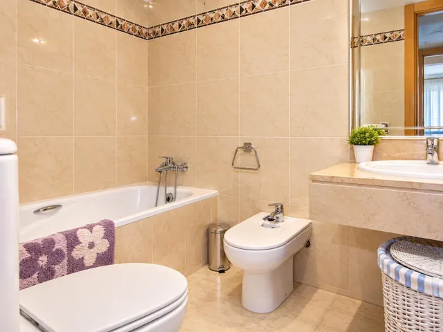 AMPLIO PISO DE 3 habitaciones, GARAJE Y PISCINA EN AYORA! — 17