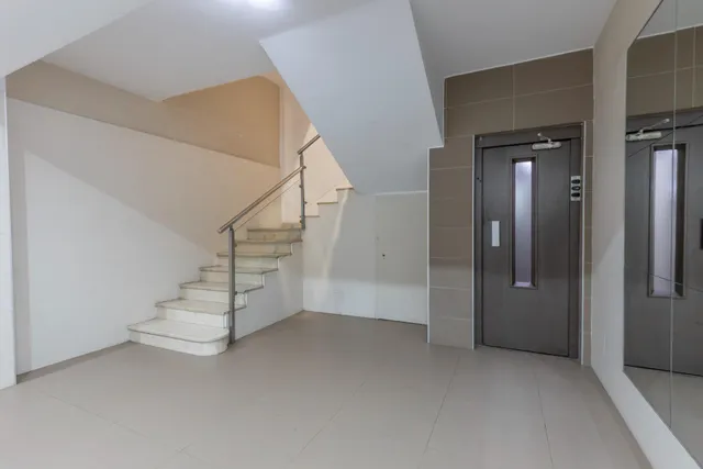 PISO DE 4 DORMITORIOS EN CAMINO DE RONDA — 30