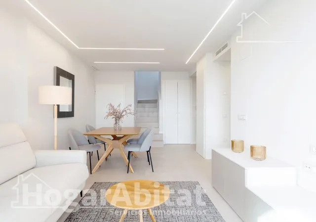 ¡ESPECTACULAR, A ESTRENAR! EXTERIOR EN RESIDENCIAL CON GARAJE Y PISCINA — 5