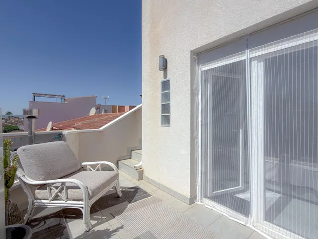 Exclusivo Adosado con excelente diseño y 2 amplias terrazas + solarium privado con vistas despejadas ( Sin gastos de comunidad ) — 7
