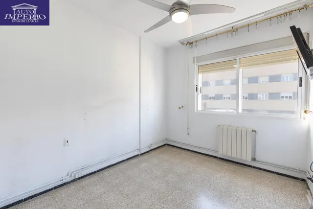 Estupendo piso  en la última planta en calle doctor azpitarte — 23