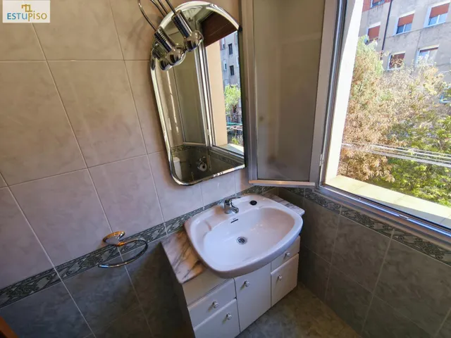 ¿PAGAR ALQUILER O INVERTIR? PISO JUNTO A LAS UNIVERSIDADES--67m2-Amplia Cocina-Salón-2hab-Baño con ducha — 28