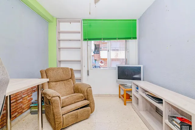 Piso exterior en zona cervantes, Granada, 8ª planta, muy luminoso, 87 m2, 3 dormitorios, vistas despejadas. — 17