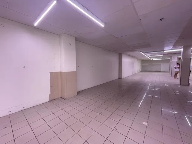 LOCAL COMERCIAL  TOTALMENTE ACONDICIONADO — 3