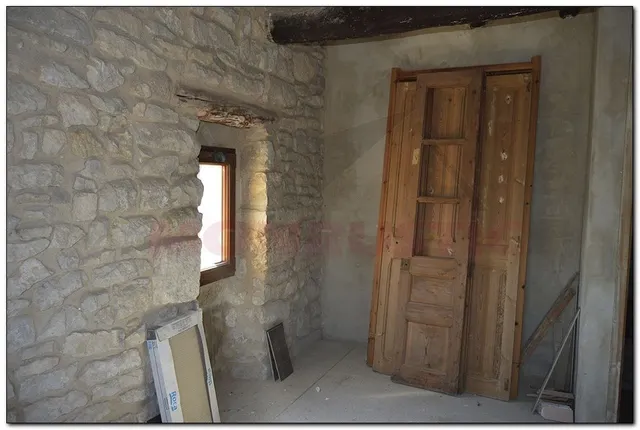 CASA DE PIEDRA ESQUINERA DE 257 M2 PRCTICAMNTE REFORMADA DE PIEDRA, 3 DORMITORIOS SUITES. — 28