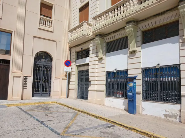 Local ubicado estratégicamente - Frente al Ayuntamiento de O - foto 2