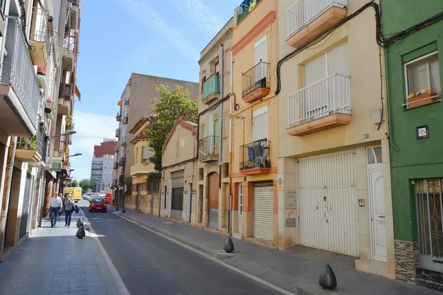 Plaza de parking en centro de Reus (calle Roser) — 5