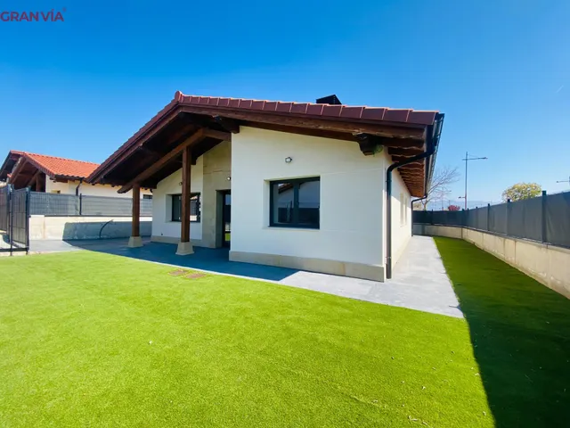 Chalet en venta en Haro — 25