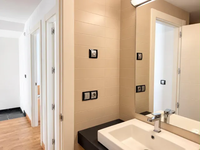 Moderno chalet adosado de 315m2 con gran garaje y piscina comunitaria — 20